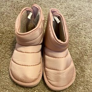 Toddler Pink Snow Booties - Size 6